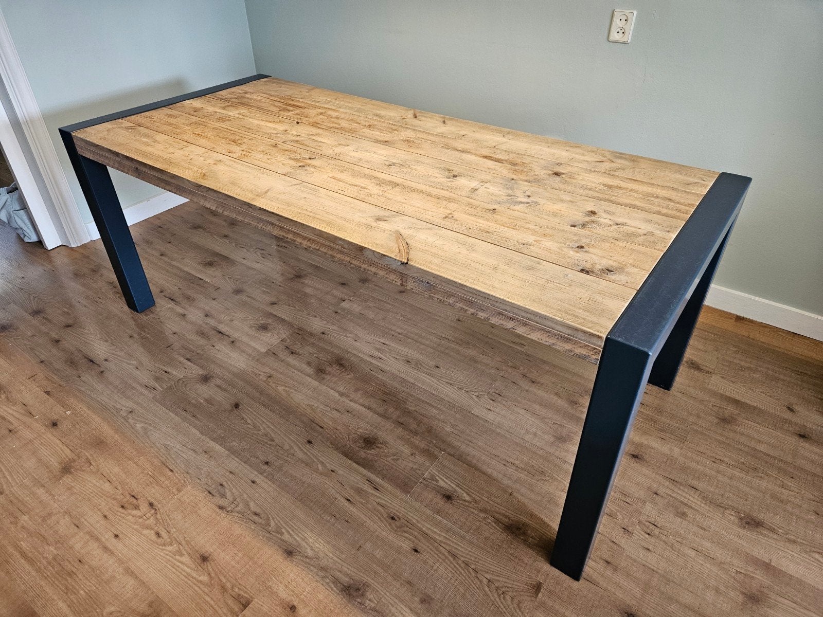 Stevige houten eettafel met metalen poten, Gebruikt, Industrieel, Landelijk, 50 tot 100 cm, Vijf personen of meer