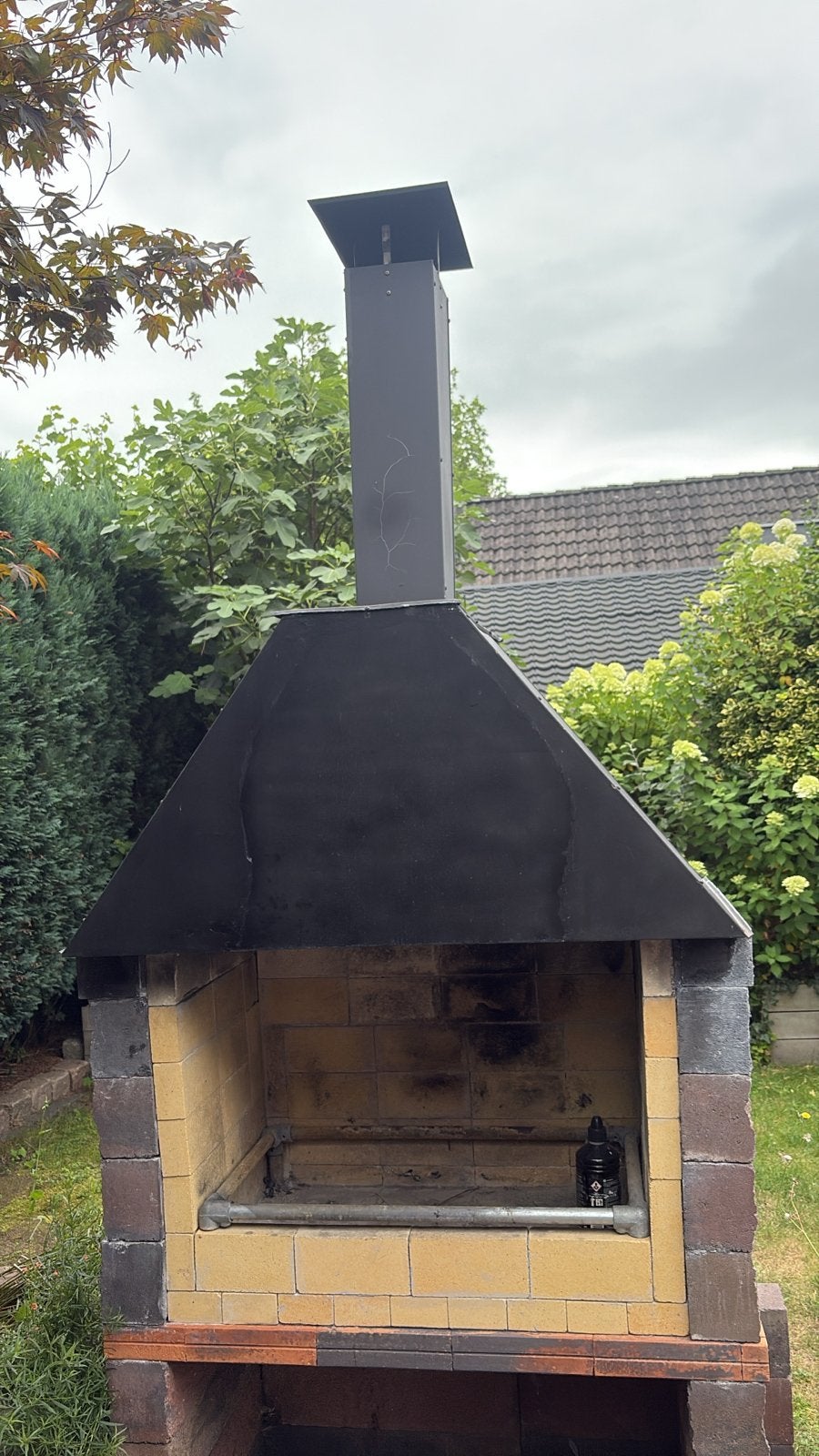 Robuuste buitenhaard/barbecue met schoorsteen, Tuin en Terras, Ophalen, Gebruikt, Vuurkorf