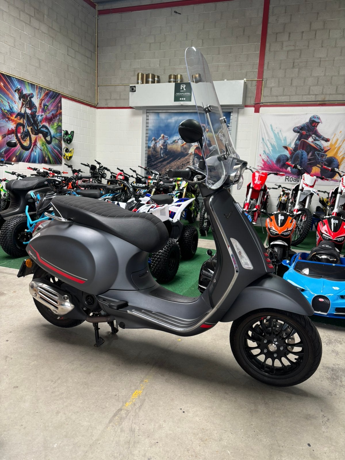 NIEUWSTAAT Vespa Sprint 50cc 1273km ORIGINEEL Snorscooter, Dr.Nolenslaan 157E 6136GM Sittard, Maximaal 45 km/u, Vespa S, Ophalen of Verzenden