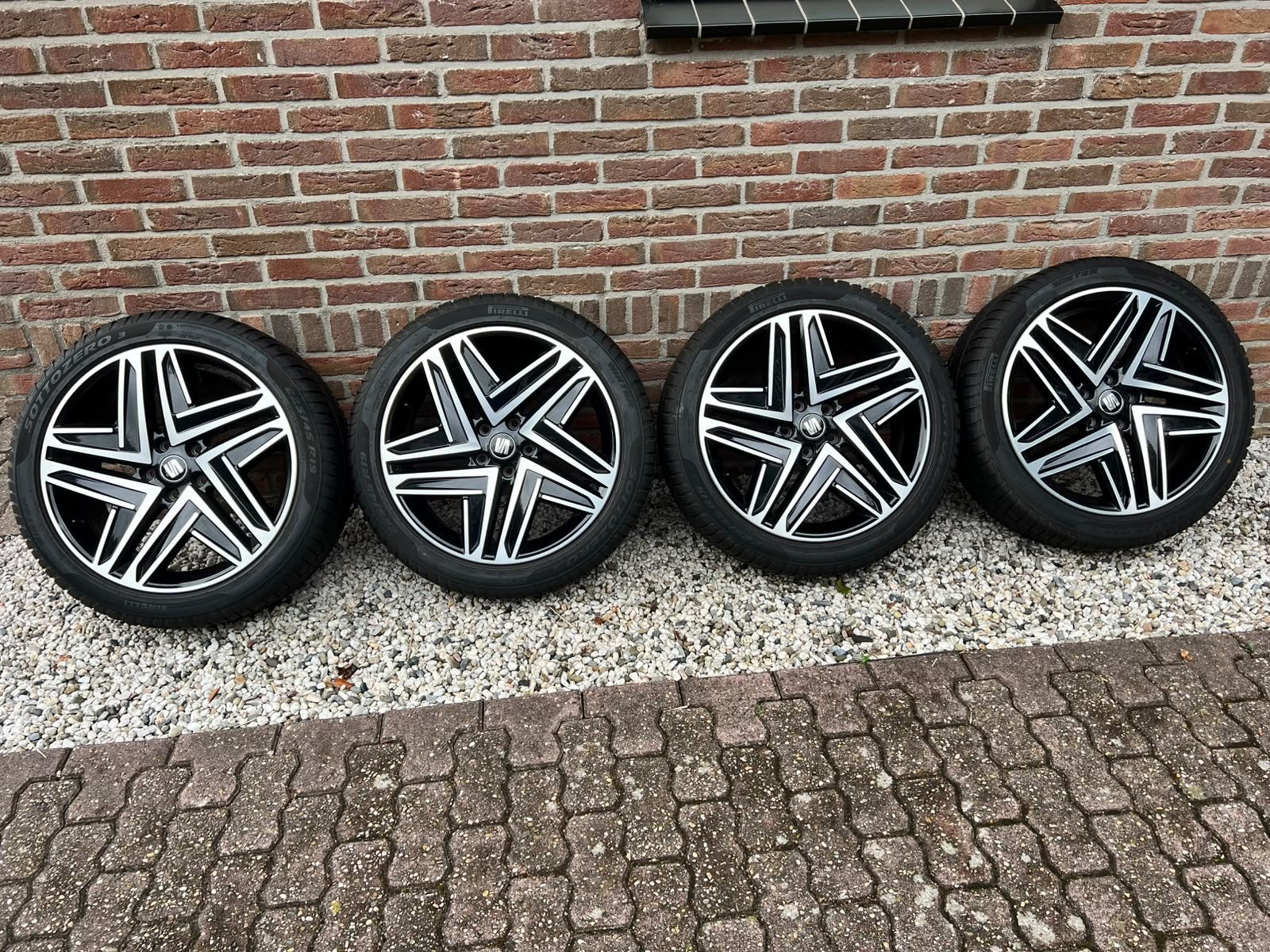 19 Inch SEAT/Cupra LM Velgen + Pirelli Winterbanden (5x112), Gebruikt, Banden en Velgen, Winterbanden, Personenwagen