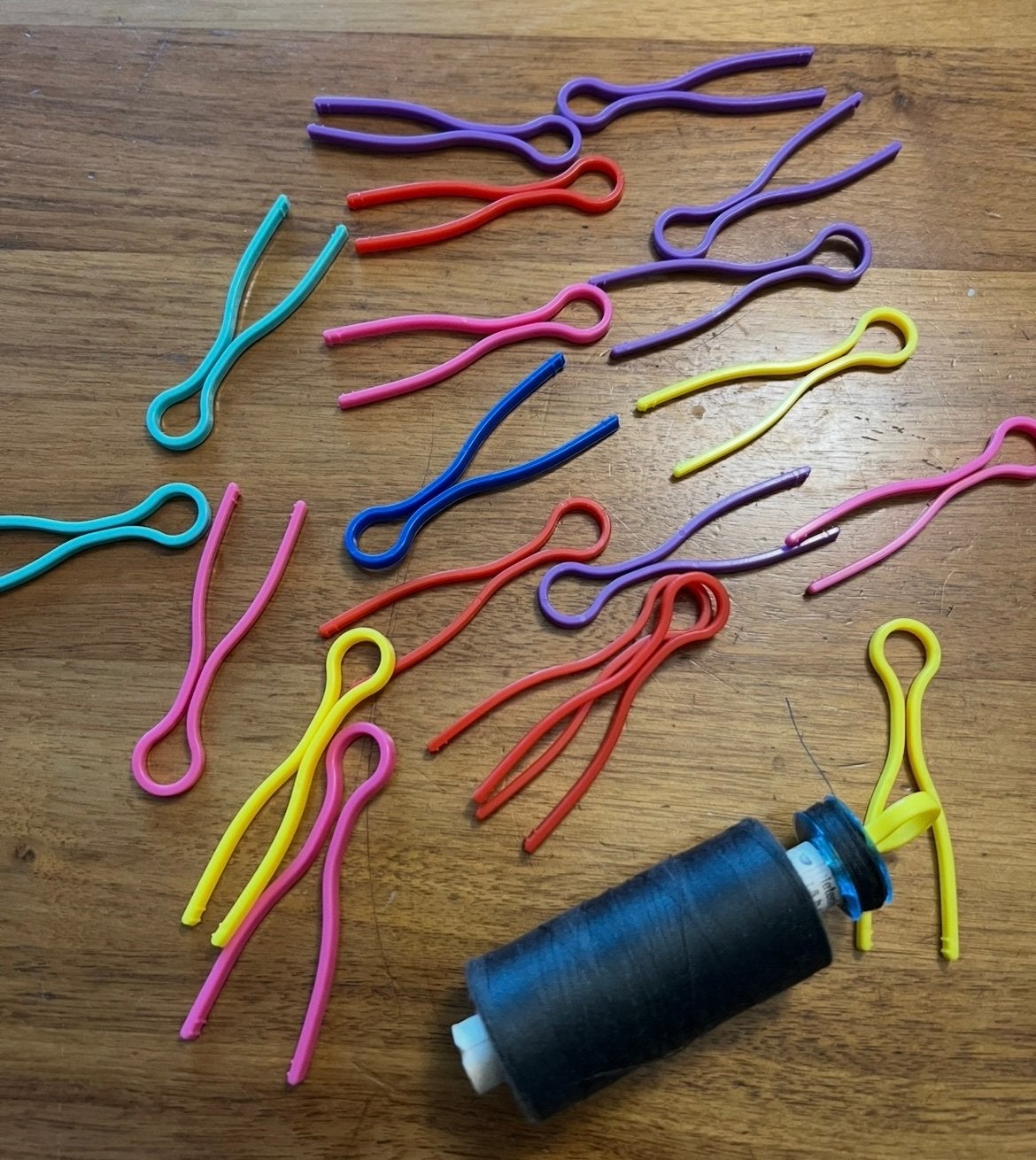 15 Nieuwe Spoelklemmen voor Naaimachine Spoeltjes, Hobby en Vrije tijd, Naaien en Fournituren, Ophalen of Verzenden, Nieuw, Overige typen