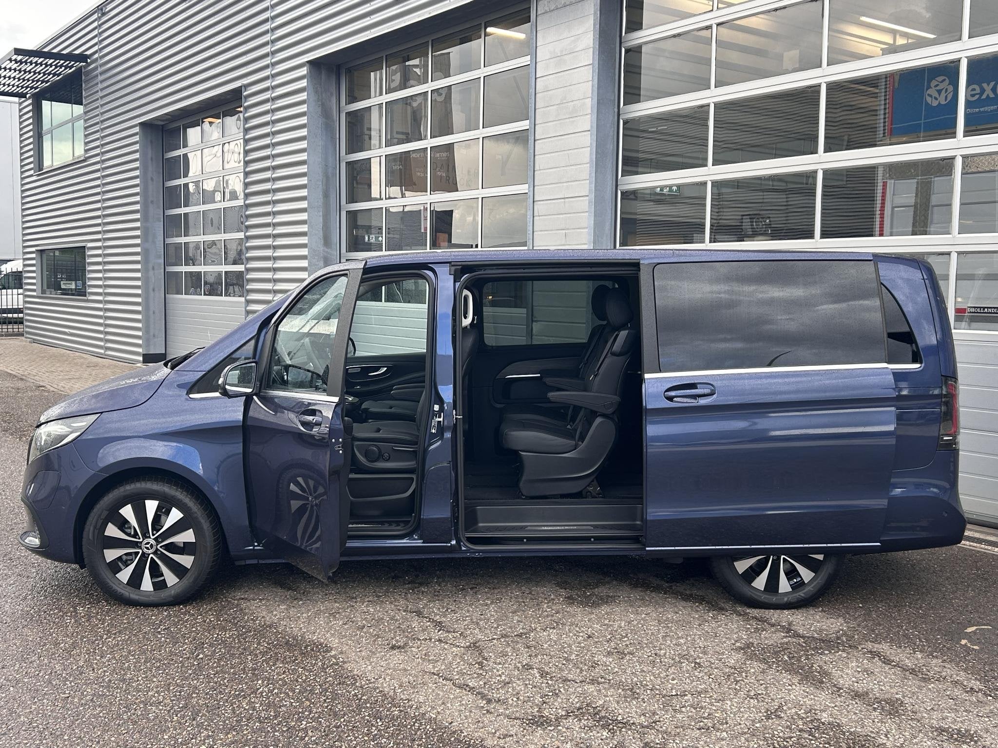 Mercedes-Benz EQV 300 L2 90 kWh | 7-pers | Stoelverwarming |, Auto's, Stof, Gebruikt, Blauw, 7 stoelen