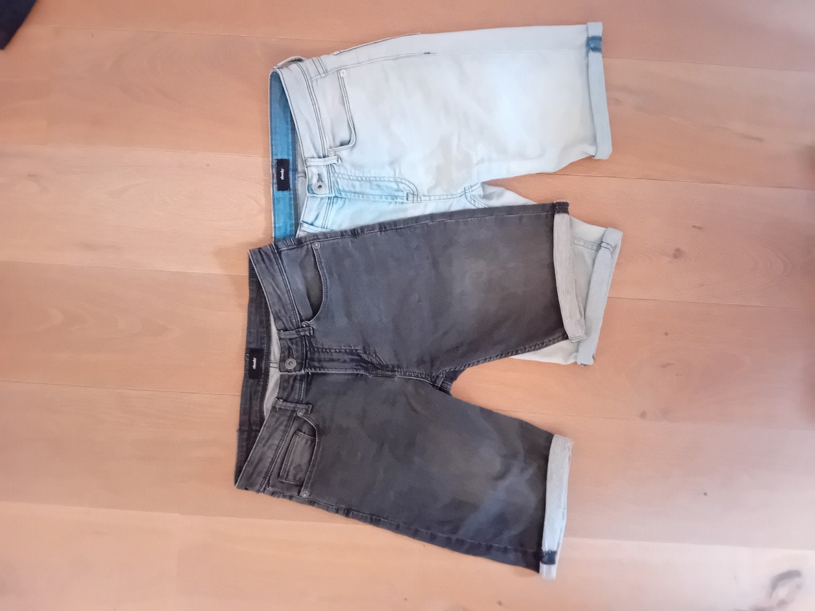 2 Shoeby Jean shorts XS - Zwart & Lichtblauw, Ophalen of Verzenden, Zo goed als nieuw, Zwart