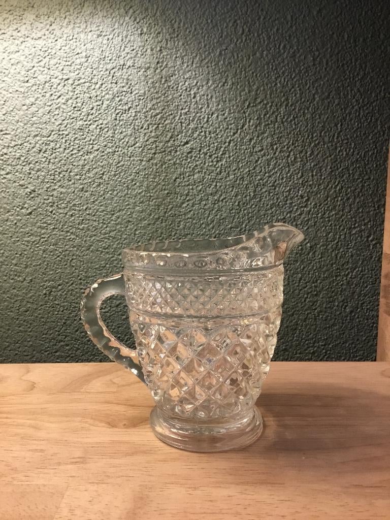 Glazen melkkannetje met geslepen diamantmotief, Ophalen of Verzenden