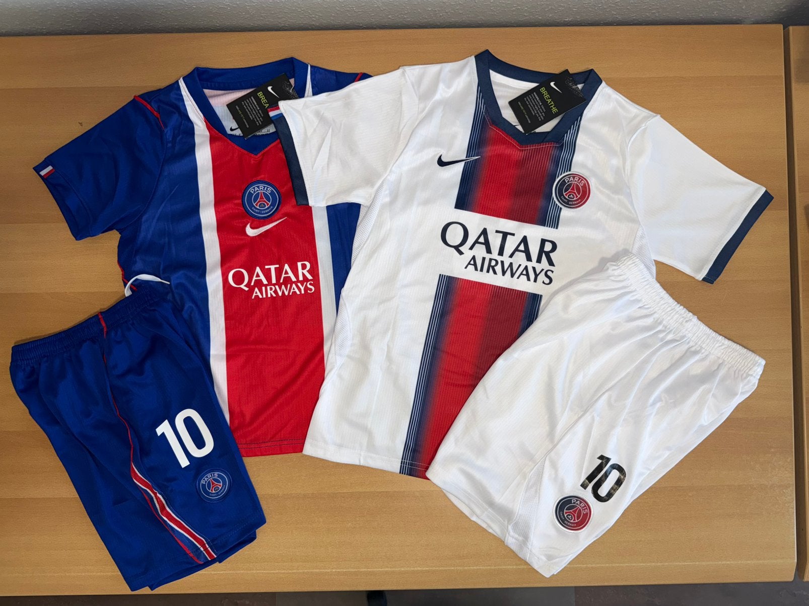 PSG voetbal tenue kids | nieuw seizoen | maat 134 & 156, Maat XS of kleiner, Ophalen of Verzenden, Zo goed als nieuw, Shirt