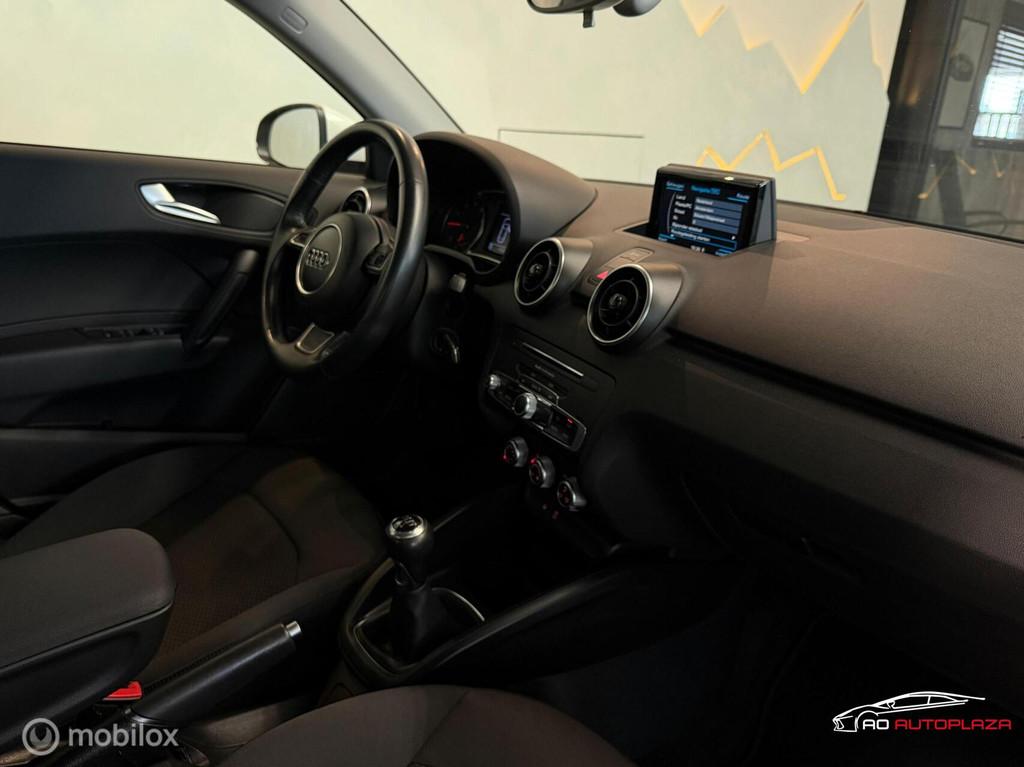 Audi A1 Sportback 1.0 TFSI Advance Navigatie/Parkeersensoren, Voorwielaandrijving, Stof, 95 pk, 4 stoelen