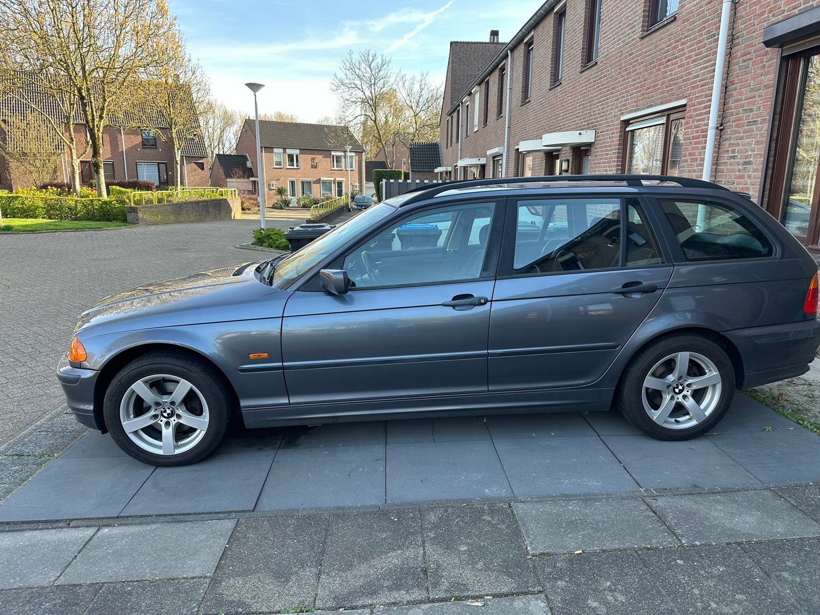BMW 3-Serie 1.9 I 318 Touring 2001 Grijs, Auto's, BMW, Achterwielaandrijving, 4 cilinders, Origineel Nederlands, Handgeschakeld