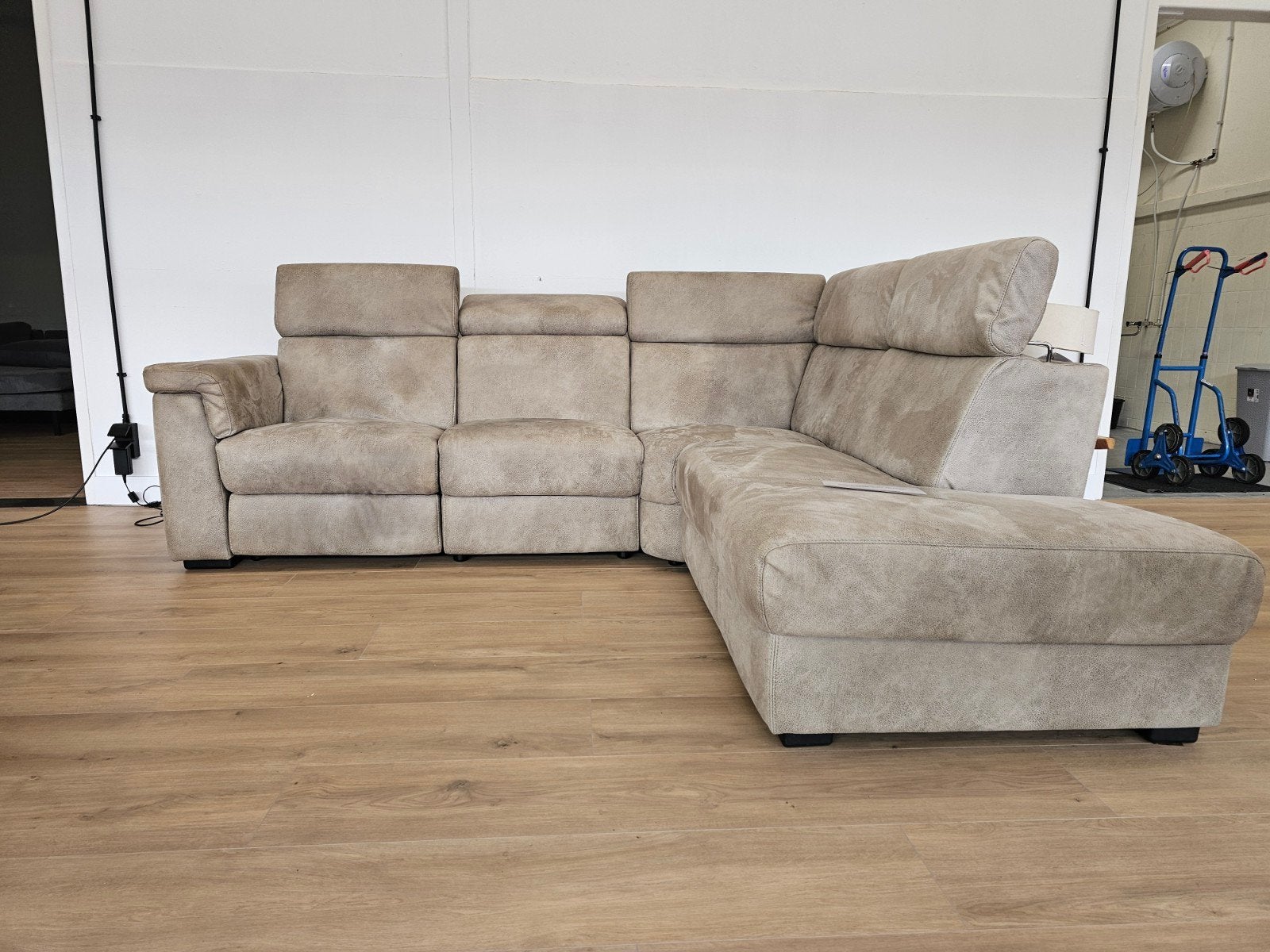 Microvezel Hoekbank - elektrische verstelbaar, 125 cm of meer, 125 cm of meer, Zo goed als nieuw, Info@homefriesland.nl