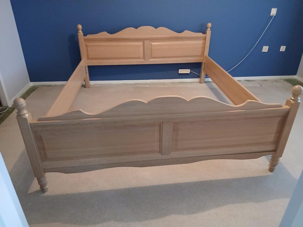 Houten bedframe - Tweepersoons incl verstelbare steunen, Ophalen, Gebruikt, Bruin, Tweepersoons