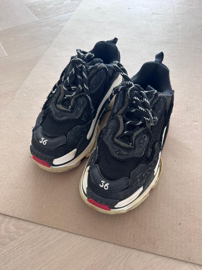 Balenciaga Triple S, Kleding | Dames, Schoenen, Ophalen of Verzenden, Zo goed als nieuw, Zwart, Sneakers of Gympen