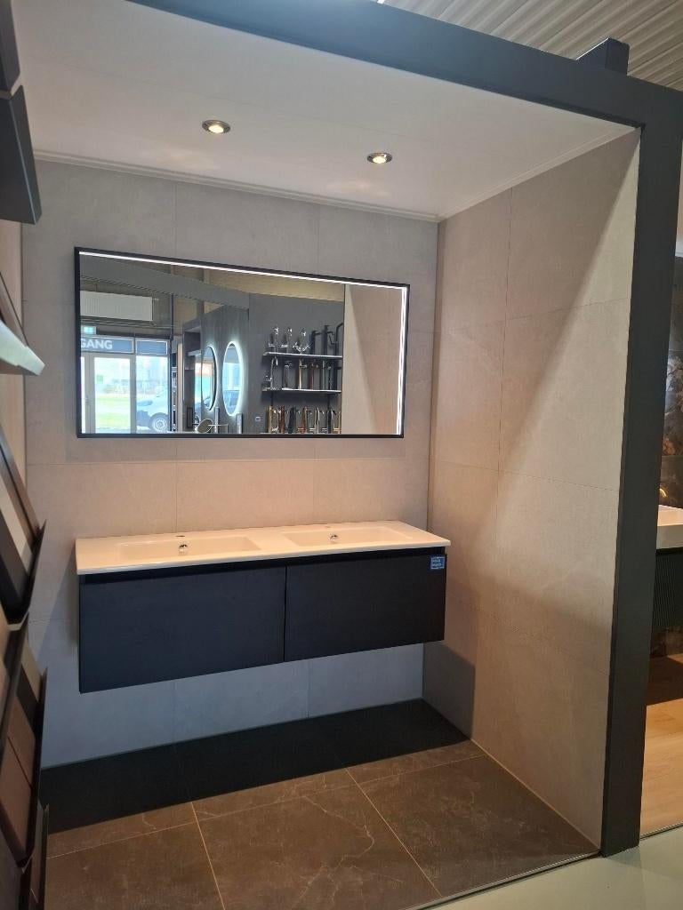 COMPLETE BADMEUBELSET UITVERKOOP!!, Huis en Inrichting, Badkamer | Badkamermeubels, Ophalen, 100 tot 150 cm, Zo goed als nieuw