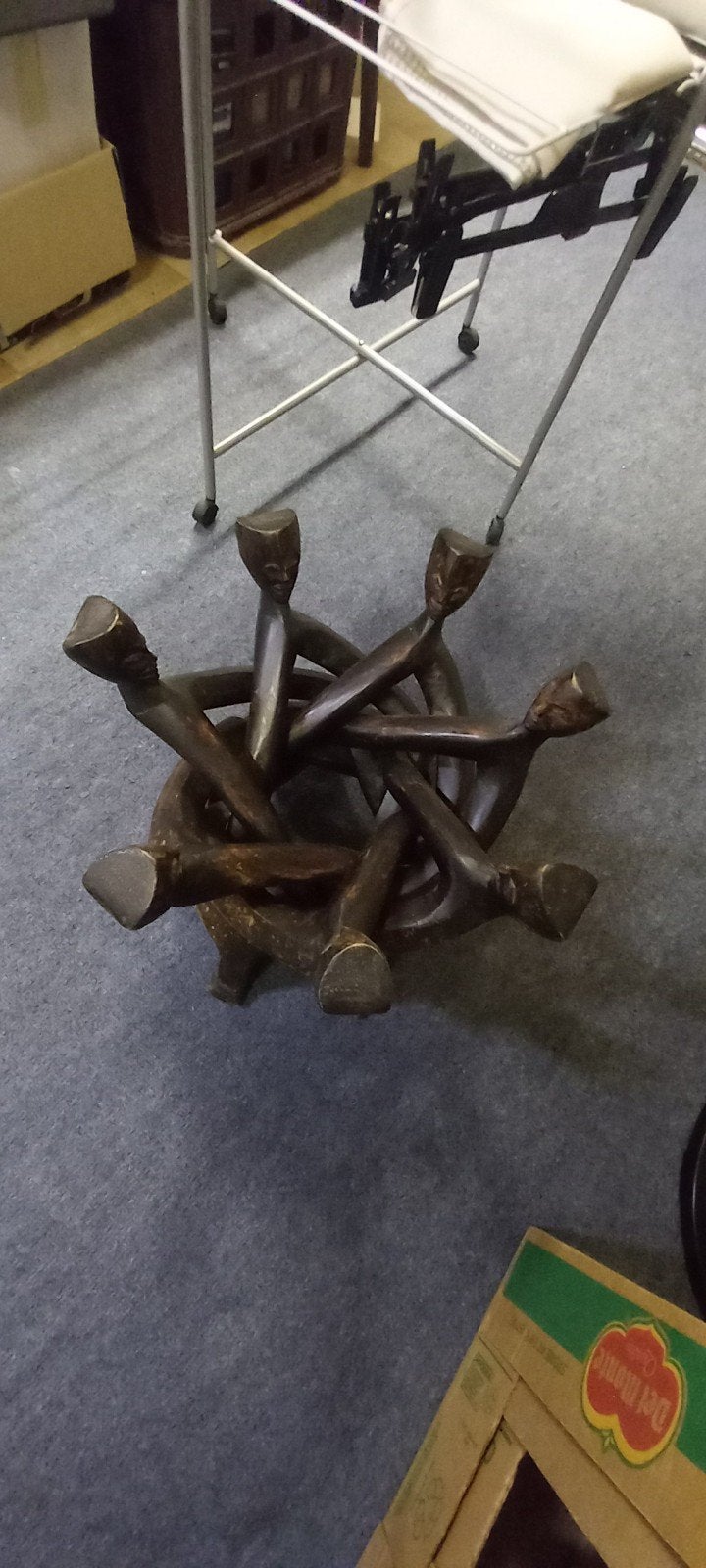 Houten sculptuur 'Vriendenkring' - 7 personen, Ophalen, Handgemaakt, 20 - 50 cm, Hout