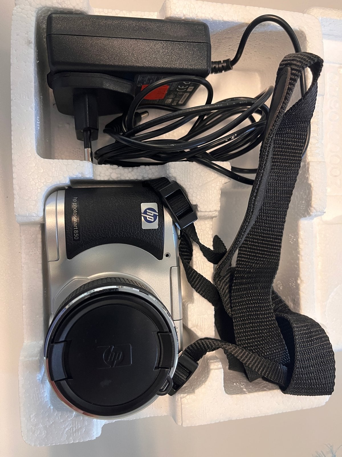 HP Photosmart 850 Digitale Camera met Docking Station, Ingebouwde flitser, Ophalen of Verzenden, 8 keer of meer, Gebruikt