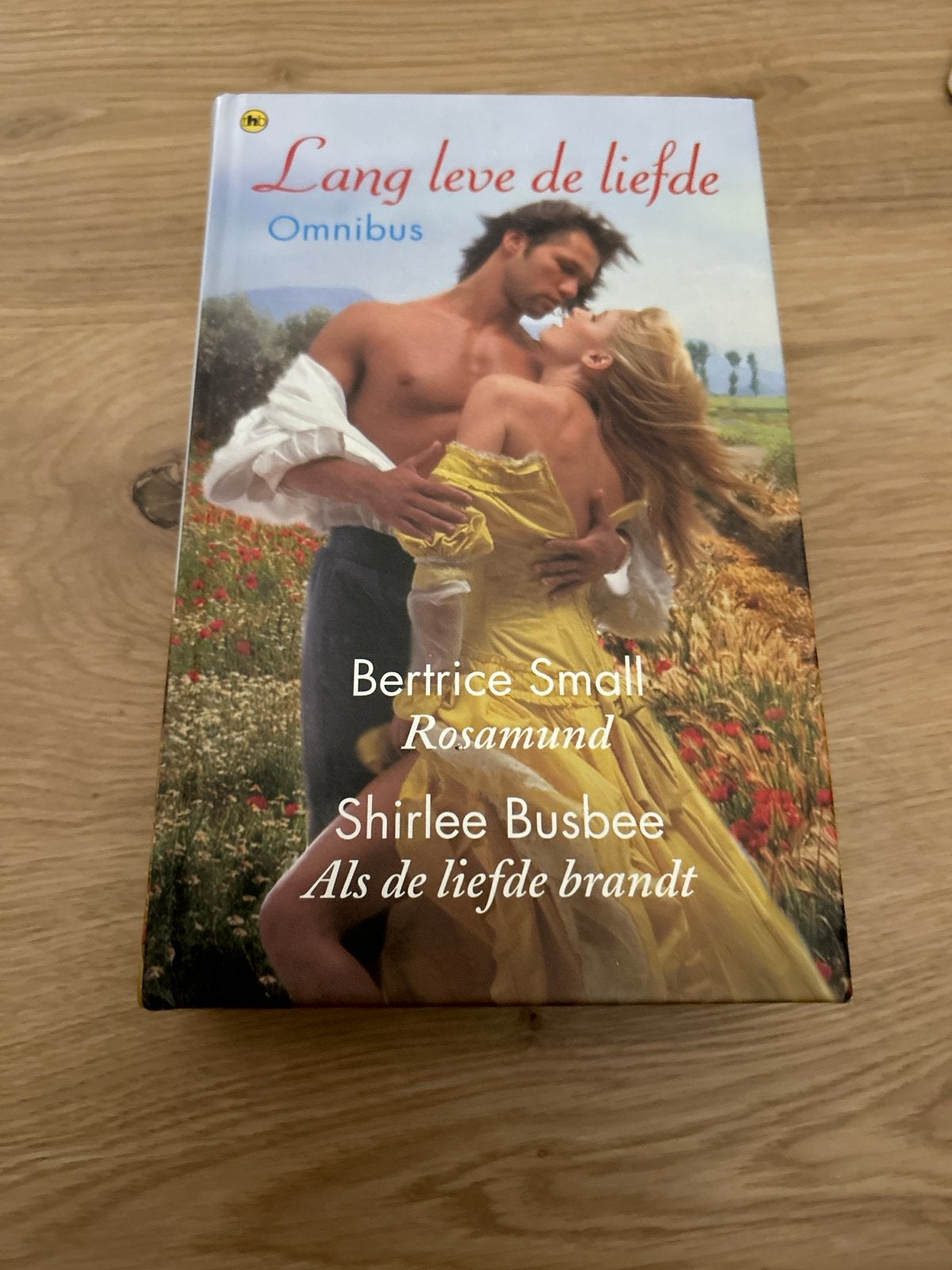 Lang leve de liefde Omnibus - Beatrice Small & Shirlee Busbe, Boeken, Ophalen of Verzenden, Gelezen