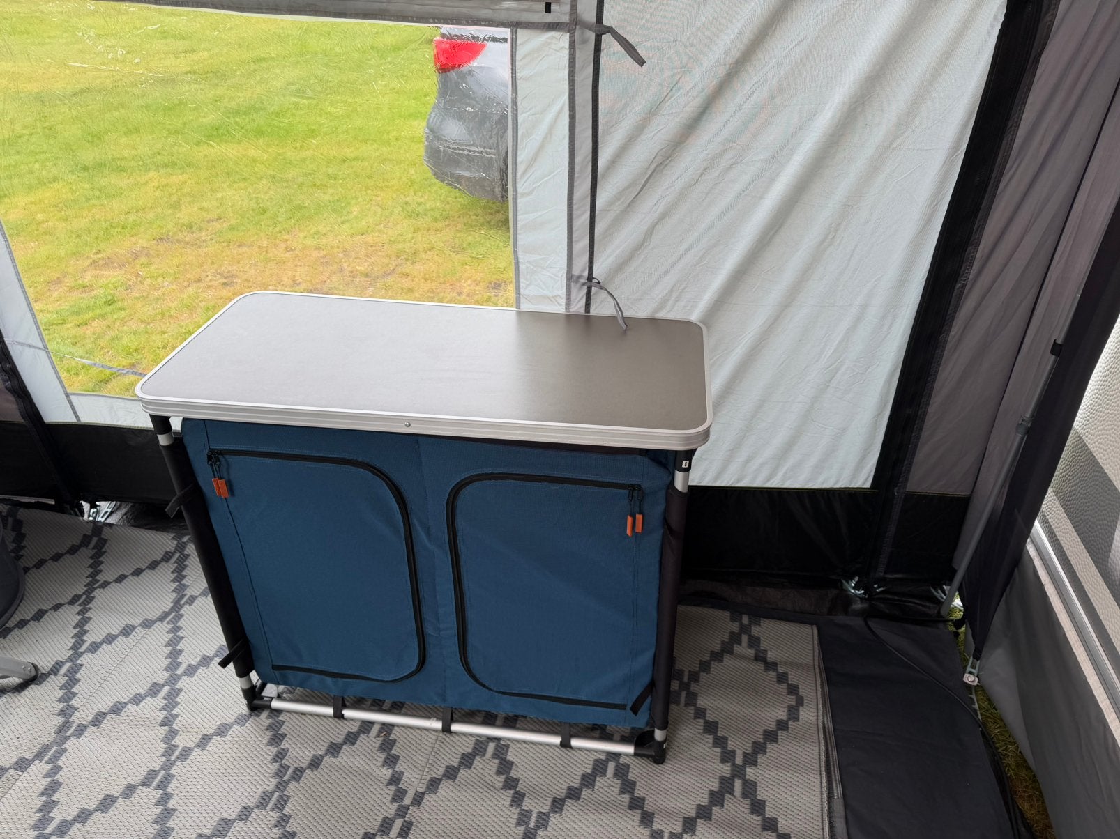 Campingkast, voortentkast, stabiel en compact, 6 planken, Caravans en Kamperen, Kampeermeubelen, Ophalen, Zo goed als nieuw, Campingkast