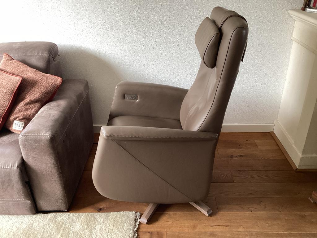 Leren Prominent relaxstoel elektrisch verstelbaar, Huis en Inrichting, Stoelen, Ophalen, Gebruikt, Overige kleuren, Leer