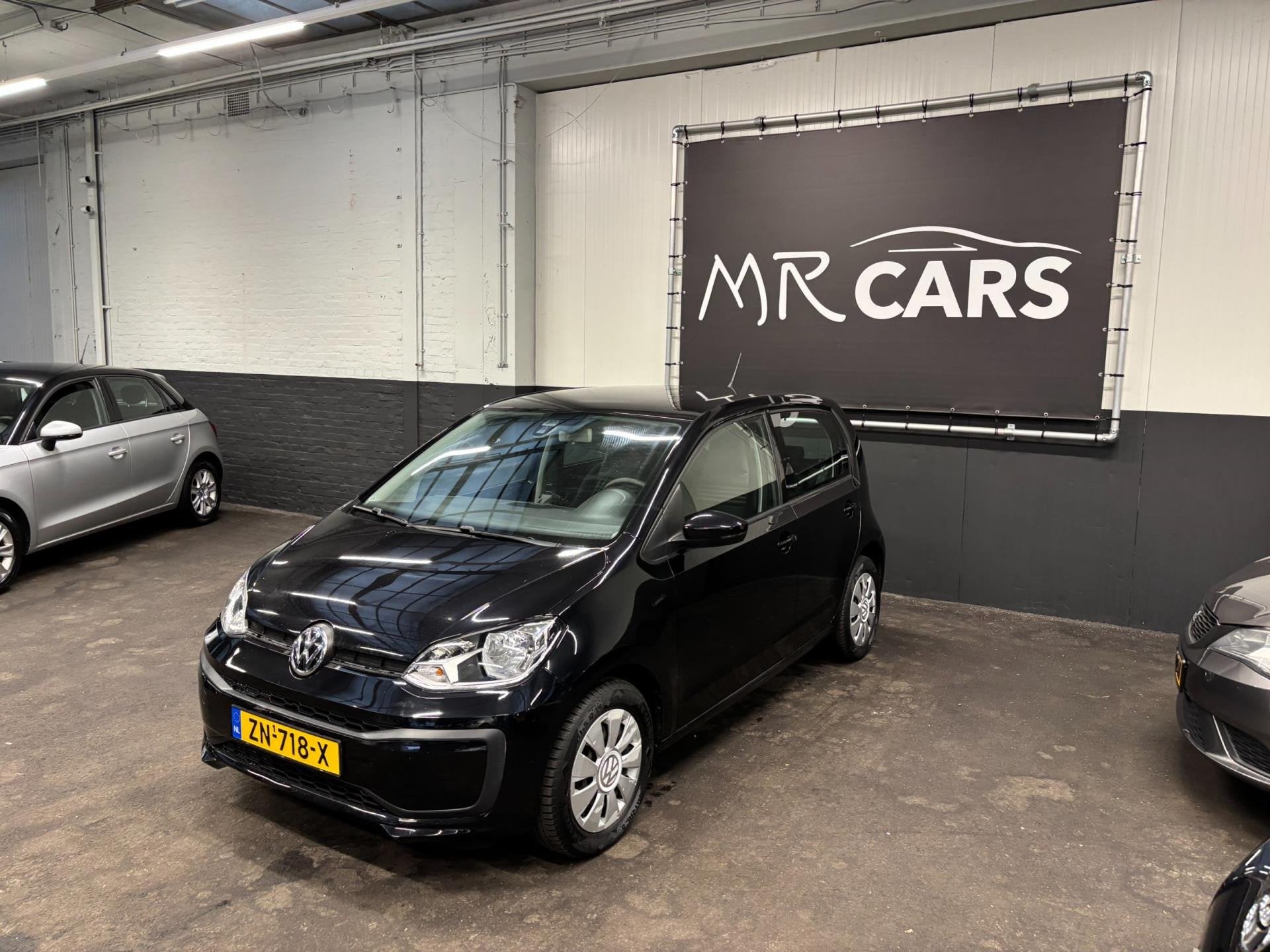 Volkswagen Up! 1.0 BMT move up! Airco/Cruise Control, Auto's, Volkswagen, Voorwielaandrijving, Gebruikt, Zwart, Origineel Nederlands