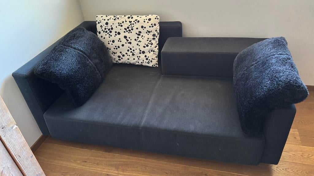 Zwart stoffen bankje, Ophalen, 150 tot 200 cm, Tweepersoons, 75 tot 100 cm
