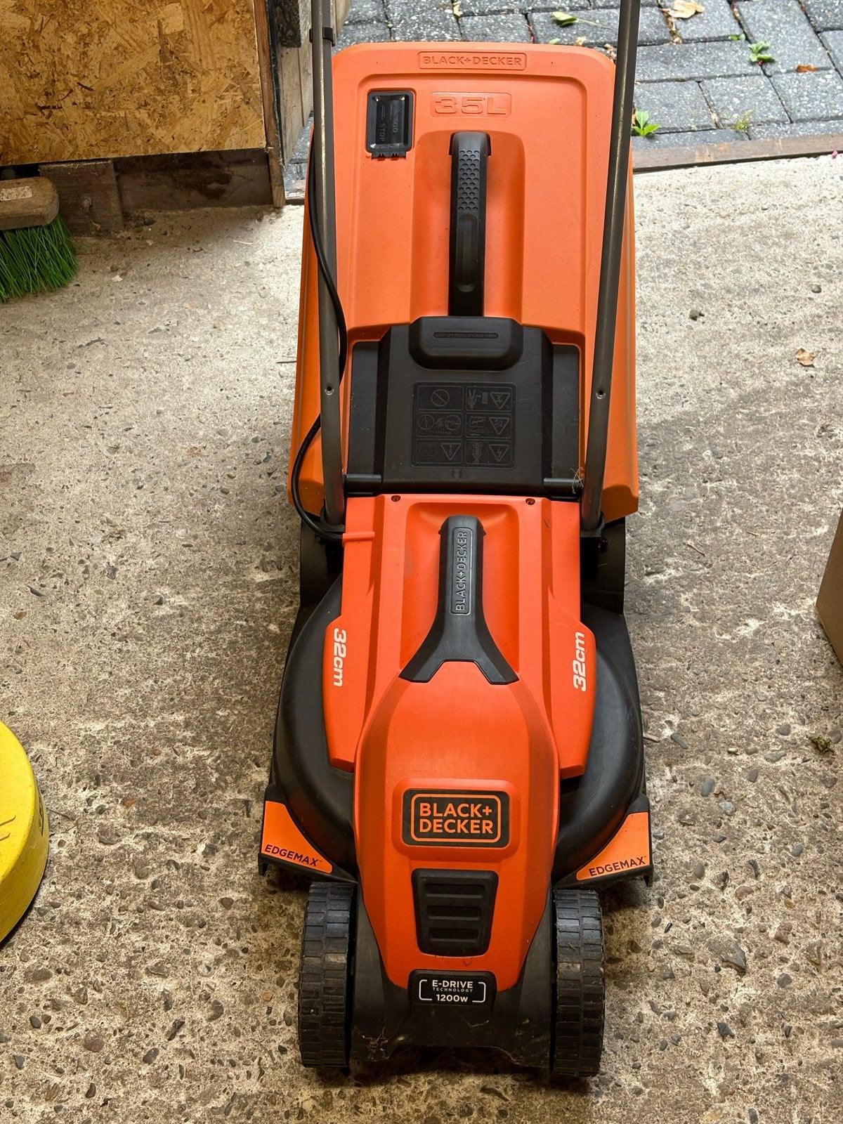 Black+Decker grasmaaier 1200W 32cm maaibreedte, Ophalen, Cirkelmaaier, Gebruikt, Elektrische grasmaaier
