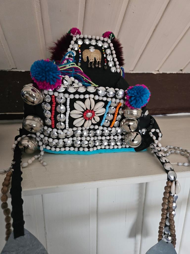 Originele Tibetaanse Hoed met Schelpen en Bellen, Antiek en Kunst, Ophalen of Verzenden