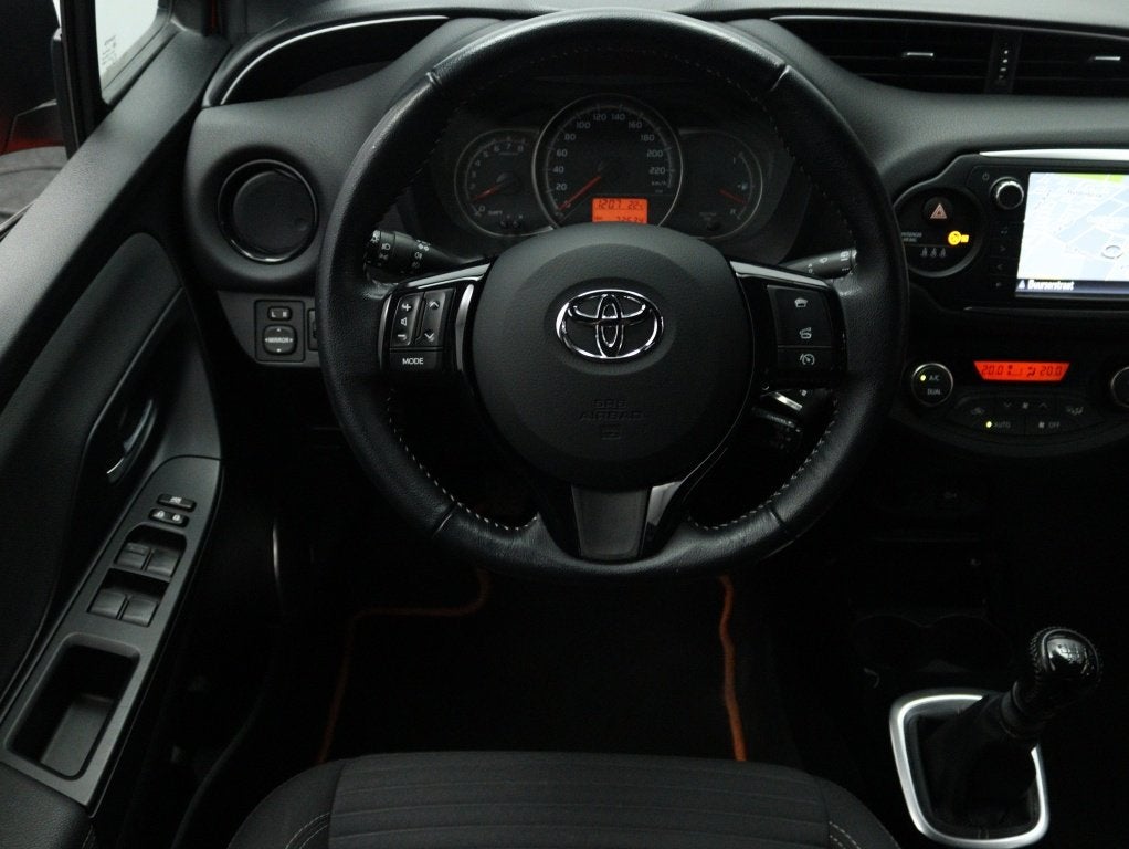 Toyota Yaris 1.3 VVT-i Orange Sport | Navigatie | Camera | C, Auto's, 12 maanden, Euro 6, Handgeschakeld, 99 pk