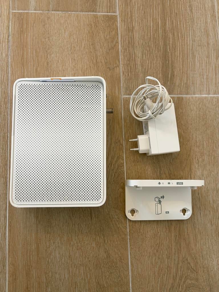 Ziggo Connect Box Router met modem, Computers en Software, Routers en Modems, Ophalen, Zo goed als nieuw, Router met modem