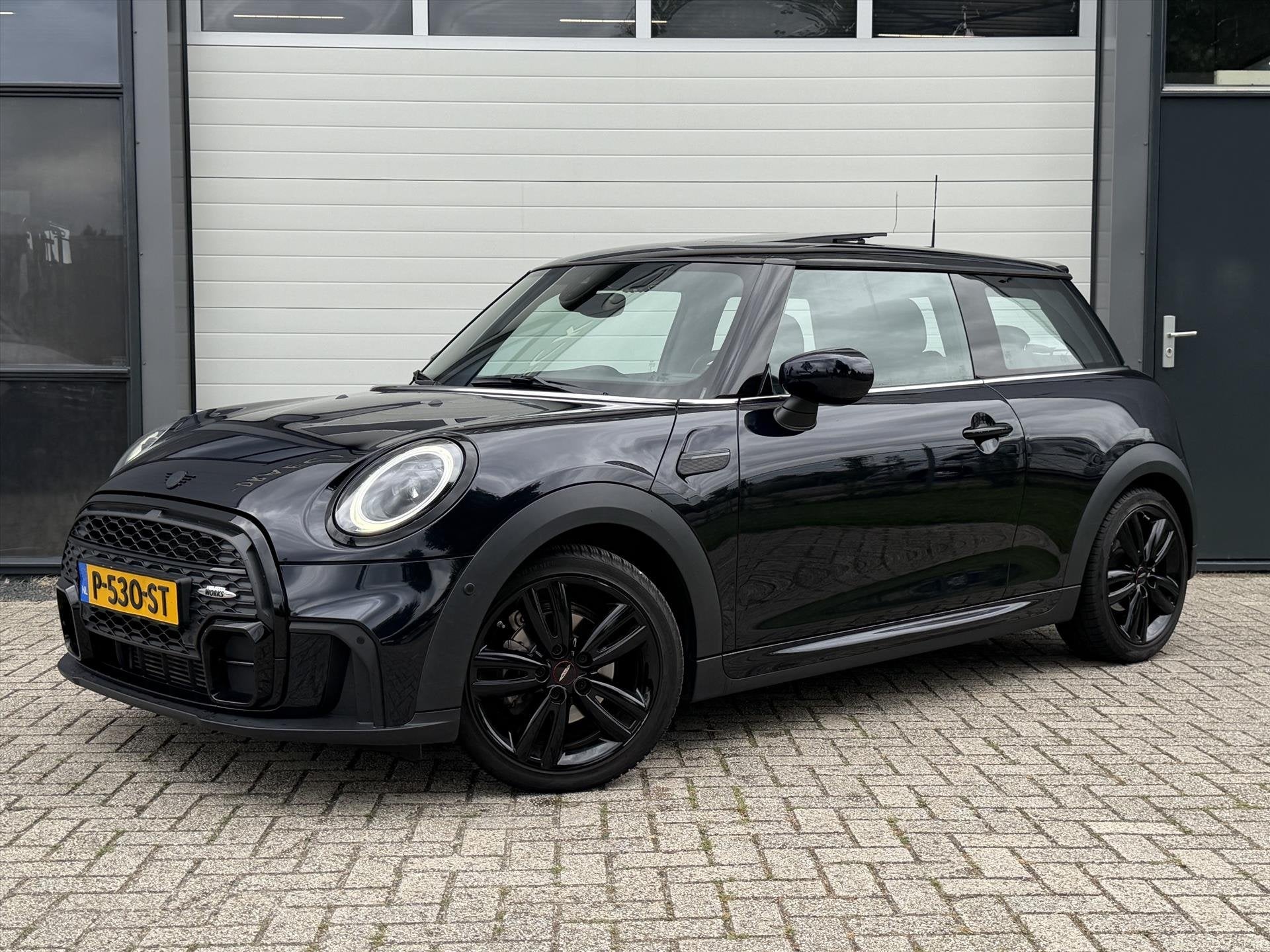 Mini Mini 3-Deurs (f56) Cooper Aut JCW Leder Panoramad, Auto's, Dealer onderhouden, 136 pk, Gebruikt, Bedrijf