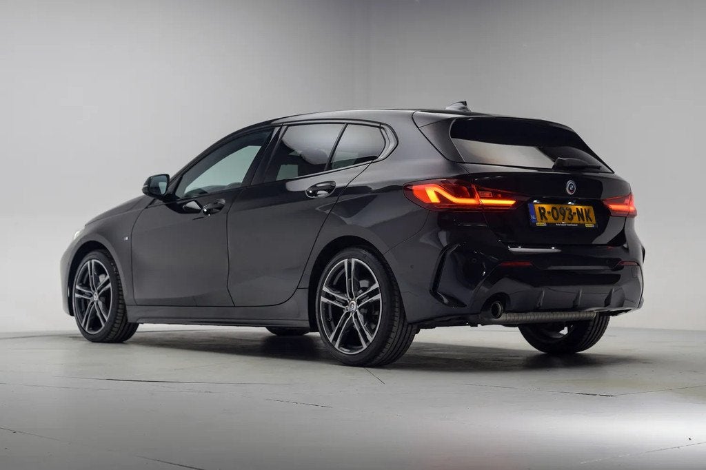 BMW 1-serie 118i M Sport Business Edition Aut. [ LED Live co, Auto's, 136 pk, Gebruikt, 1295 kg, Zwart