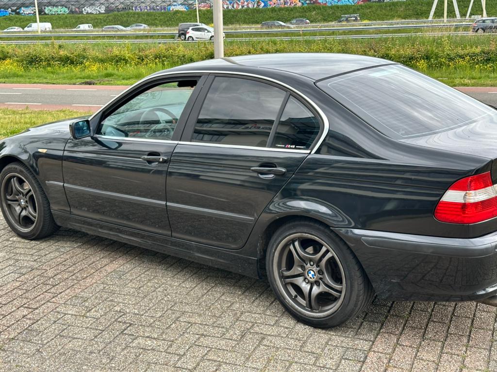 BMW 3-Serie 1.8 I 316 AUT 2004 Zwart, Auto's, Achterwielaandrijving, Zwart, 4 cilinders, 1796 cc