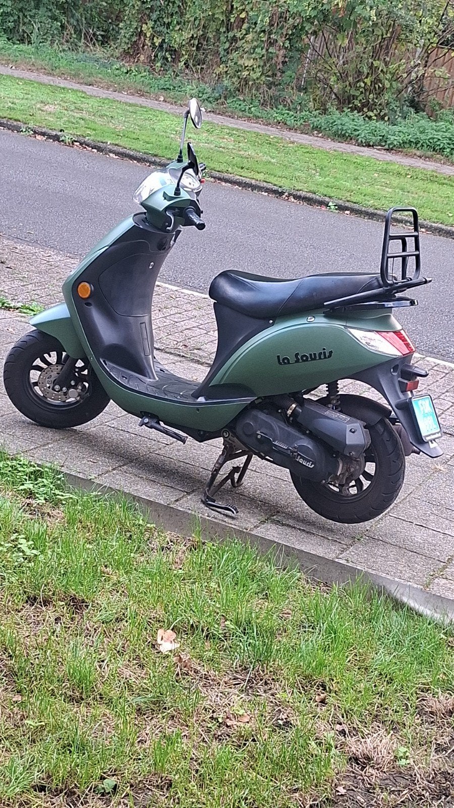 Groene La Souris scooter met helm net nieuwe accu, Ophalen, Gebruikt, Benzine, Overige merken