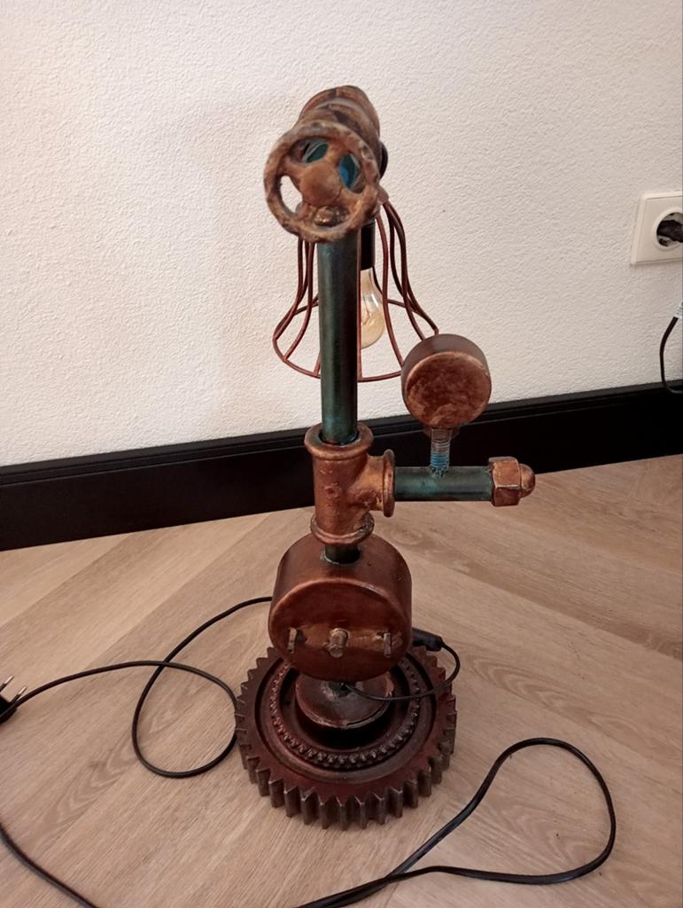 Mooie tafel lampen geheel van metaal, Ophalen of Verzenden, Zo goed als nieuw, Minder dan 50 cm