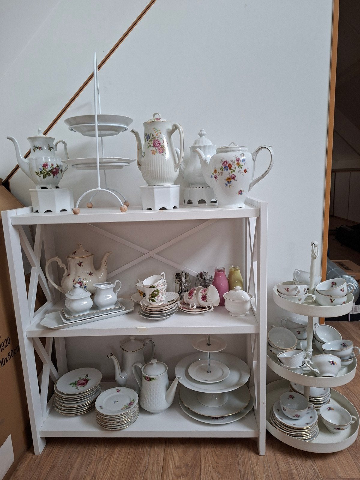High tea veel theepotten, gebaksbordjes, kop en schotels etc, Ophalen, Gebruikt, Overige stijlen, Porselein