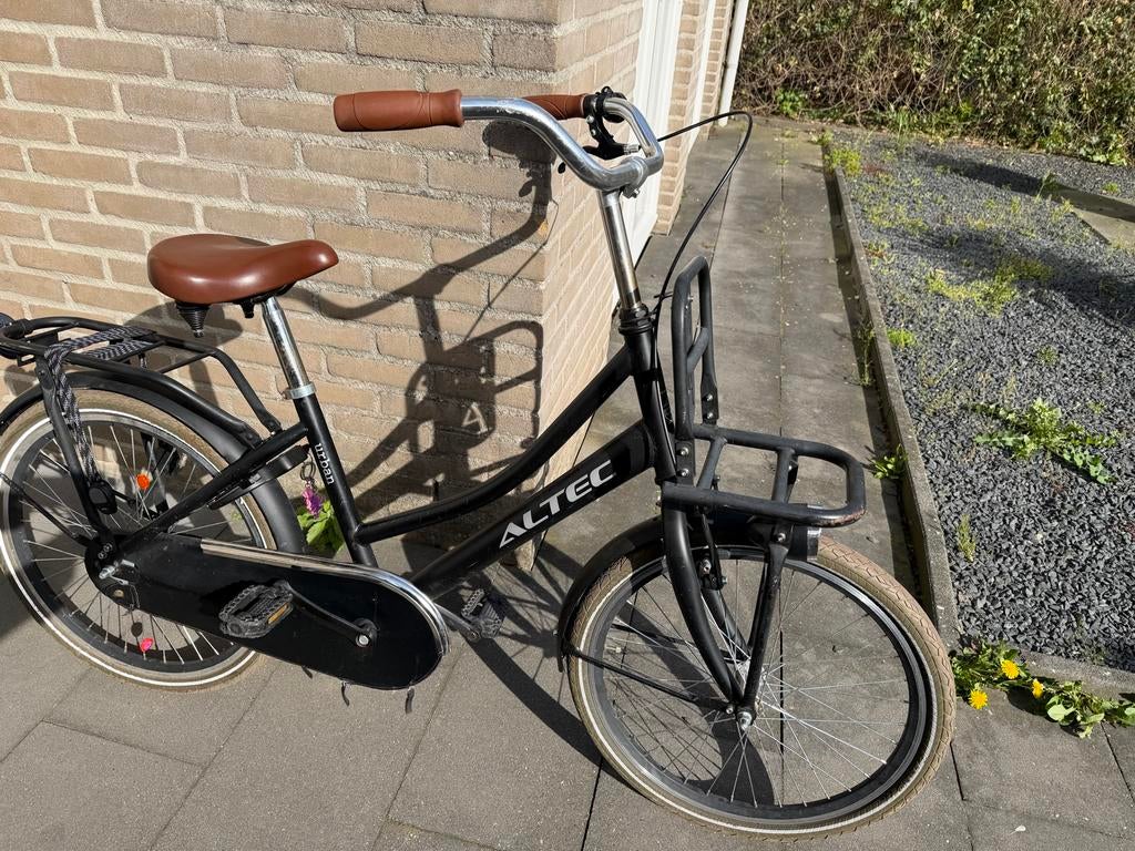 Altec Urban transportfiets - Meisjesfiets (22inch) - Zwart, Ophalen, Zo goed als nieuw, Terugtraprem, Altec Urban