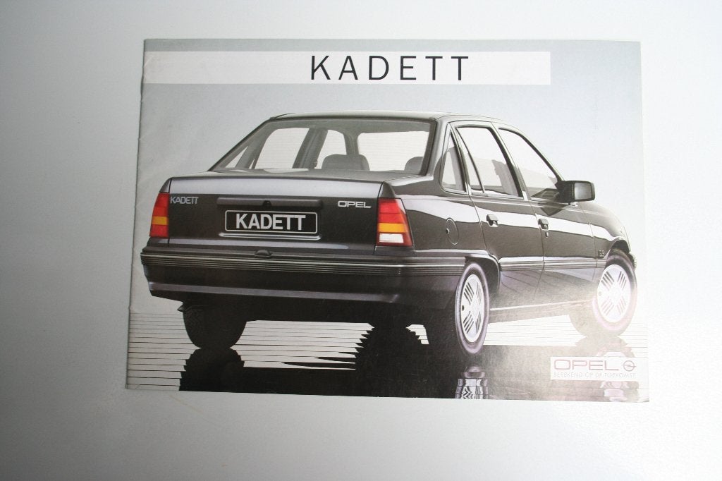 Opel Kadett E-type met kofferbak brochure (09-1985) (5, Ophalen of Verzenden, Nieuw, Opel