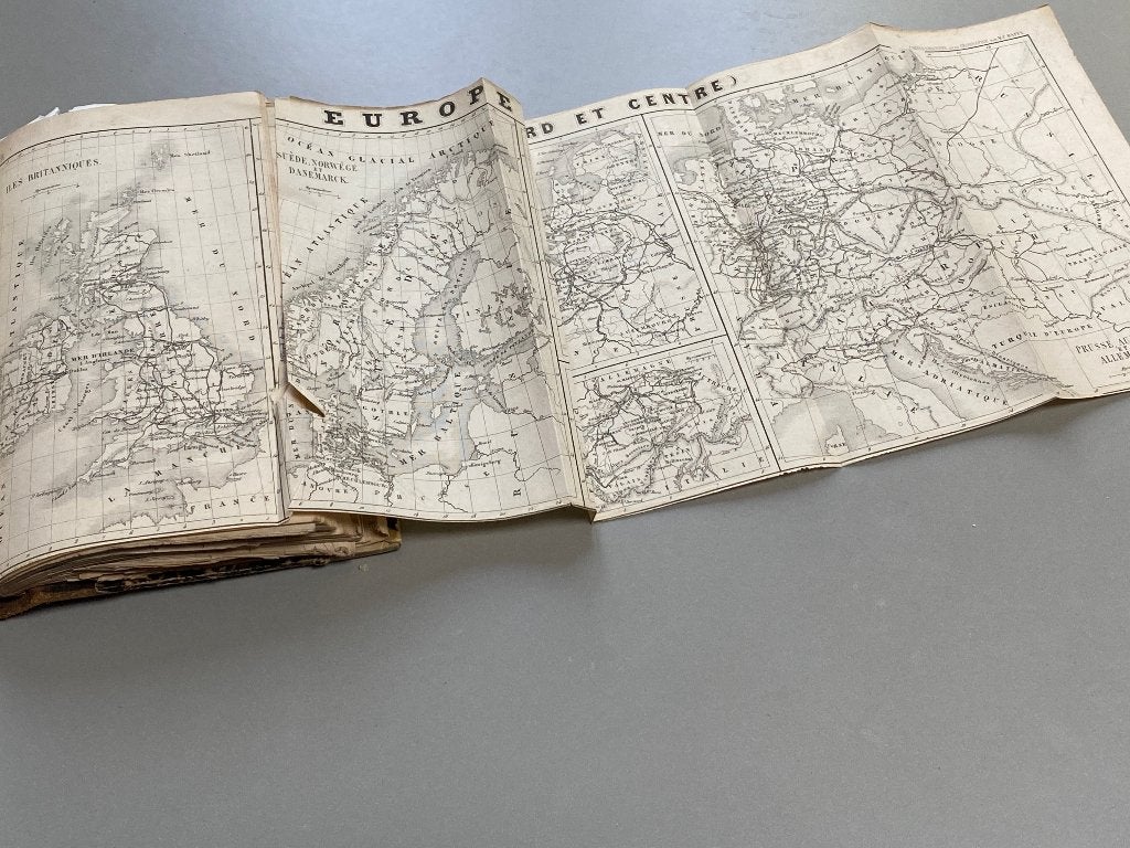 Franse Atlas 1869 -  2 delen  - C. Raffy , Gelezen, Overige atlassen, Ophalen of Verzenden, 1800 tot 2000