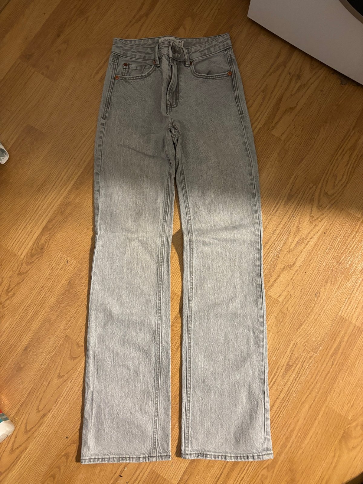 Stradivarius grijze jeans - Maat 34 (XS), Kleding | Dames, Spijkerbroeken en Jeans, Ophalen of Verzenden, Gedragen, Grijs, W27 (confectie 34) of kleiner
