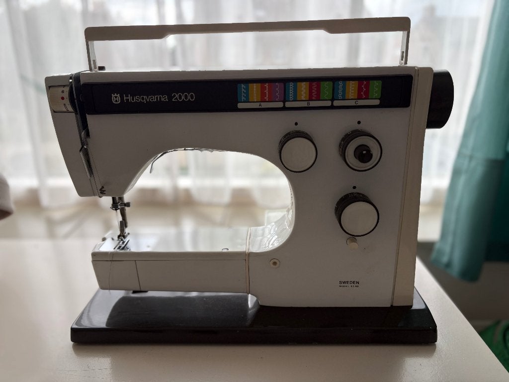 Husqvarna 2000 Naaimachine - Vintage en Functioneel, Hobby en Vrije tijd, Naaimachines en Toebehoren, Ophalen, Gebruikt, Naaimachine