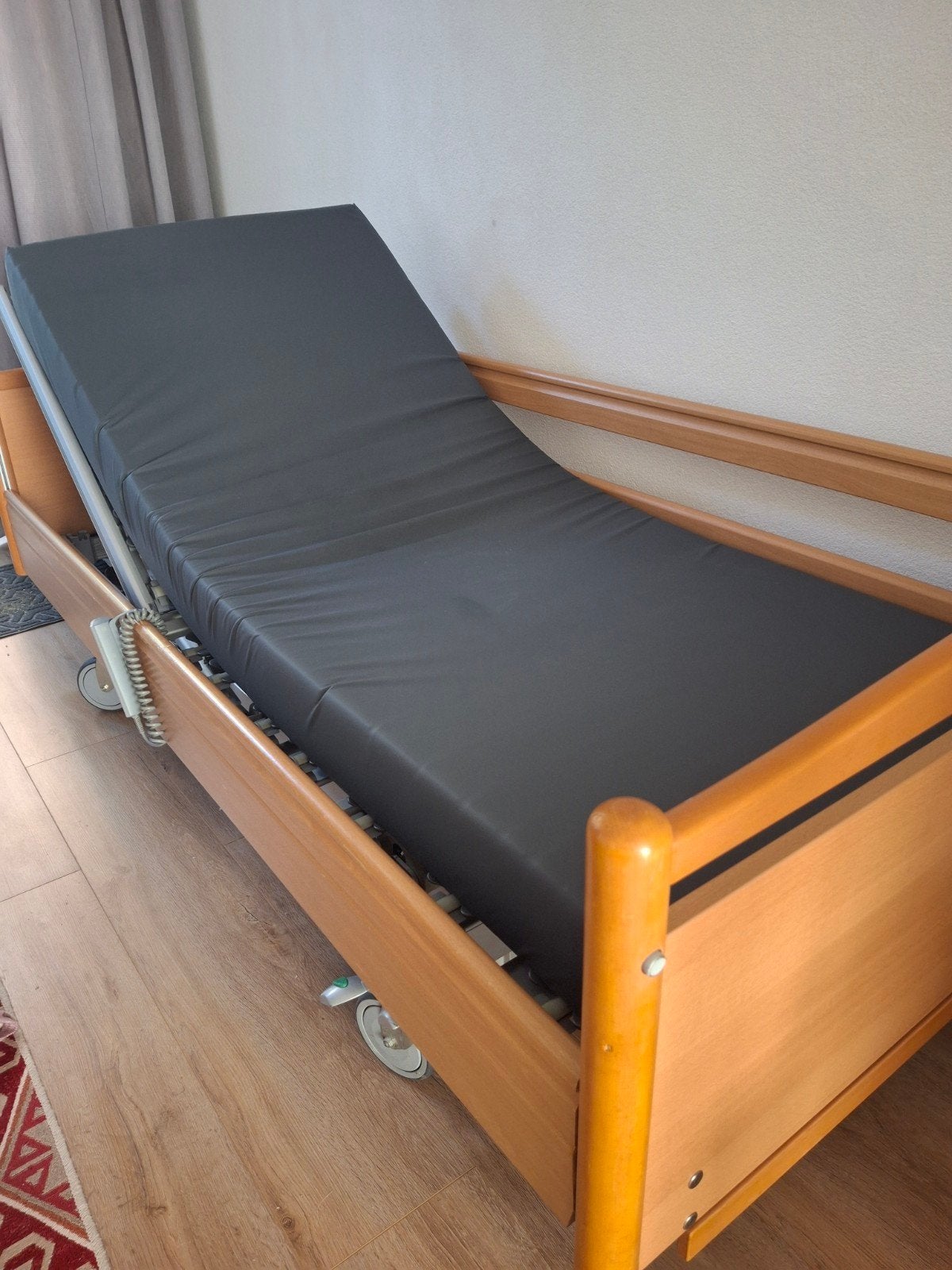 Völker S280 Elektrisch Hoog-Laag Zorgbed+Matras, Huis en Inrichting, Slaapkamer | Bedden, Verstelbaar, 90 cm, Eenpersoons, Ophalen of Verzenden
