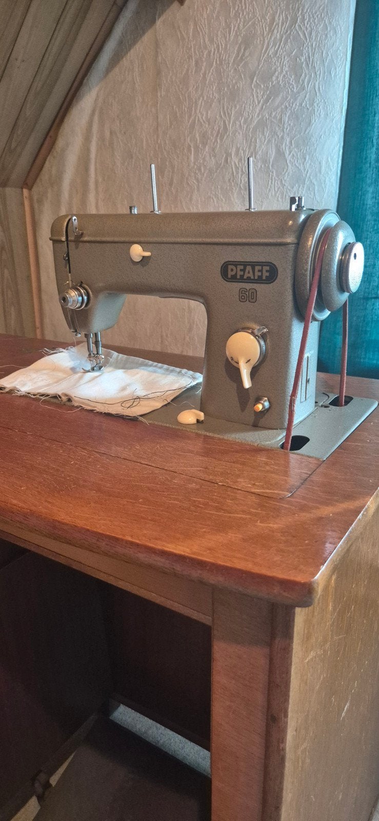Vintage Pfaff 60 Naaimachine met Meubel, Ophalen