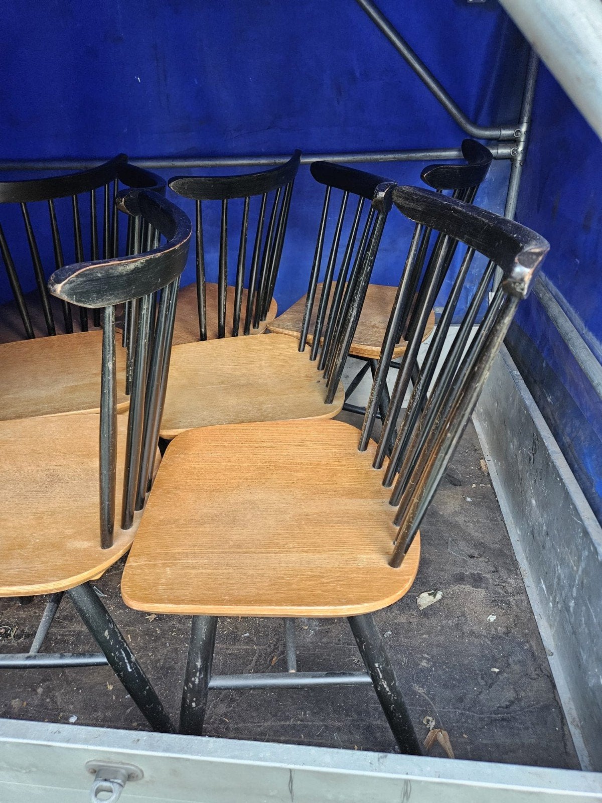Partij stoelen, Ophalen