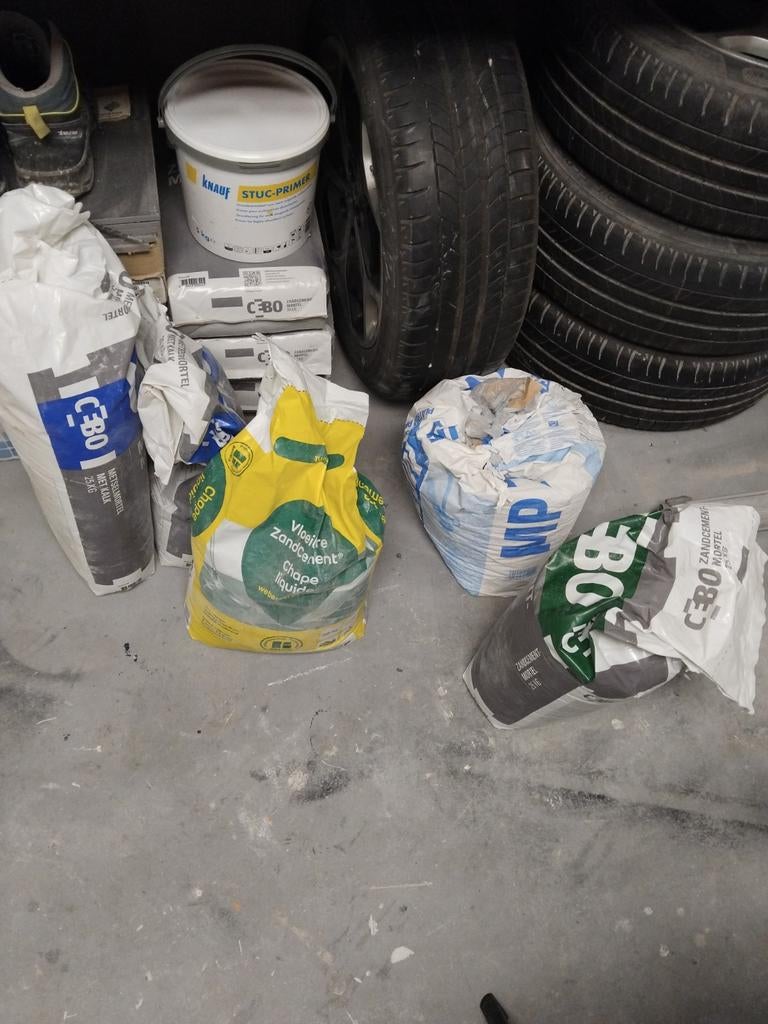 Te koop 4 zakken cement zonder kalk en 1,5 zakken  metselmor, Ophalen, Nieuw, Overige typen