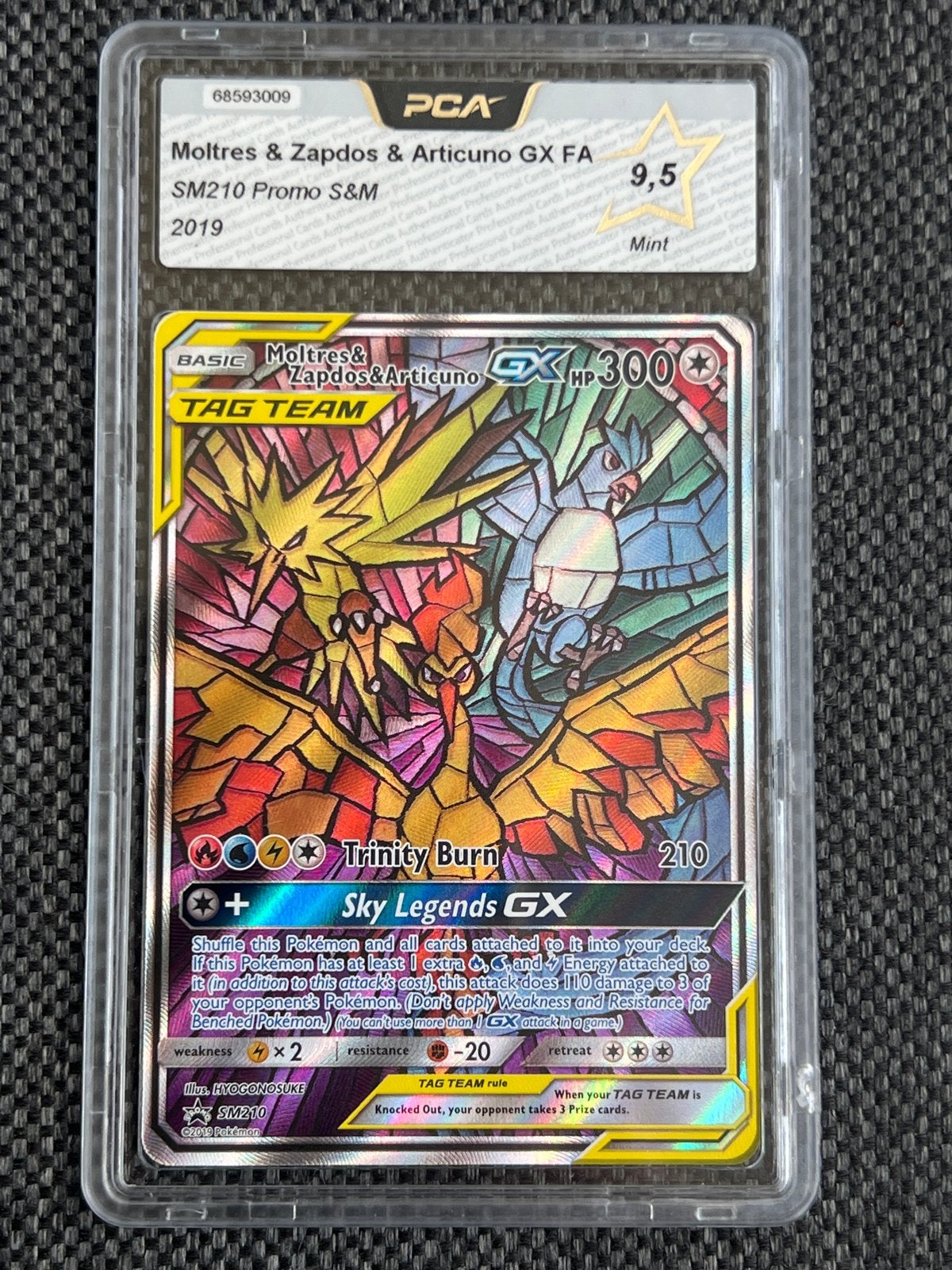 Moltres & Zapdos & Articuno GX FA SM210 Promo 2019 PCA 9.5 M, Ophalen of Verzenden, Zo goed als nieuw, Losse kaart, Foil