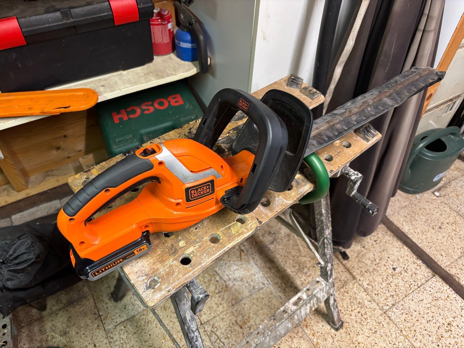 Black+Decker Heggenschaar 18V met optionele 2e accu, Ophalen of Verzenden, Gebruikt, Accu