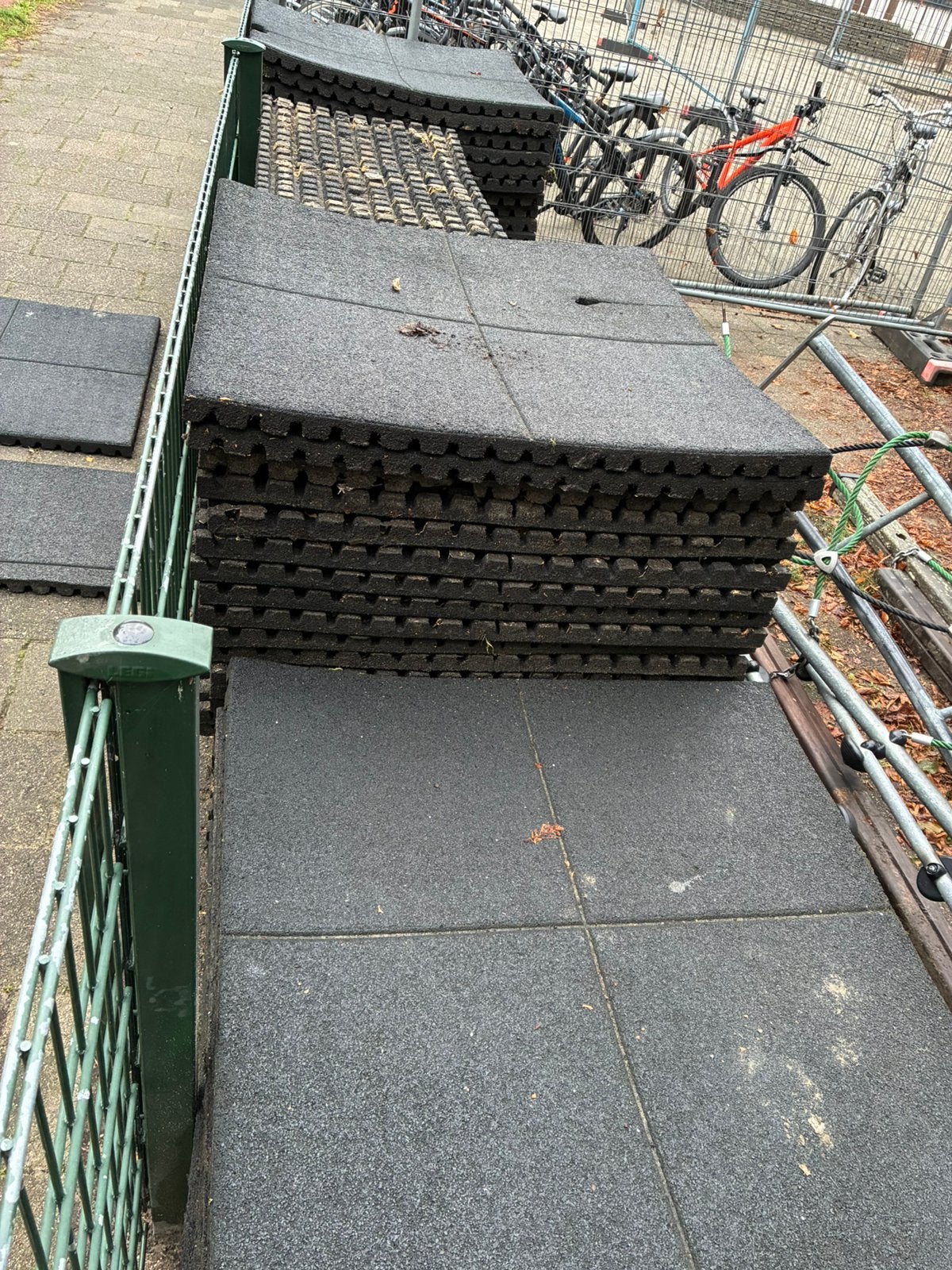 Foto 2 van Rubberen tegels / rubberen matten