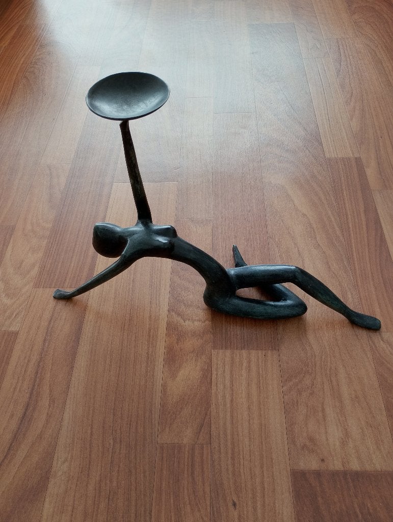 Bronzen beeld van liggende vrouw, Ophalen of Verzenden, Beeld, Abstract, Gepatineerd