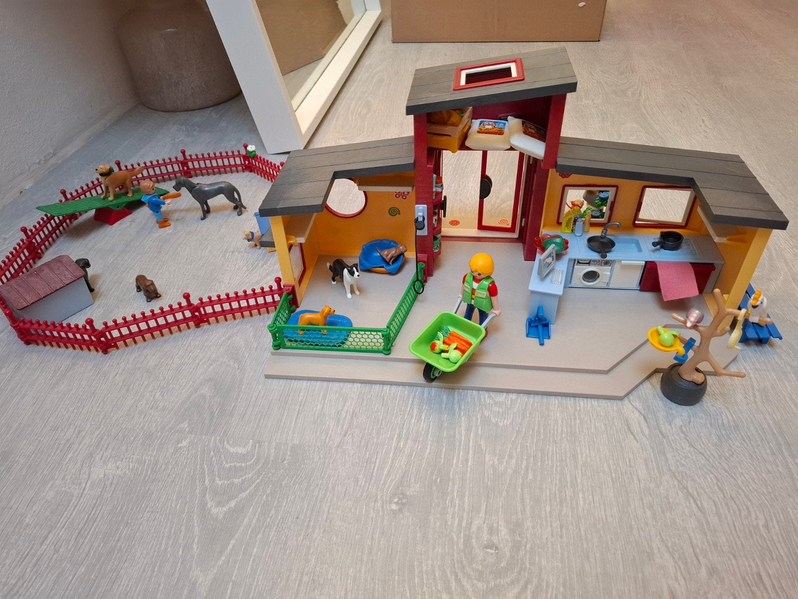 Playmobil Dierenpension met veel accessoires, Gebouw, Complete set, Ophalen of Verzenden, Zo goed als nieuw