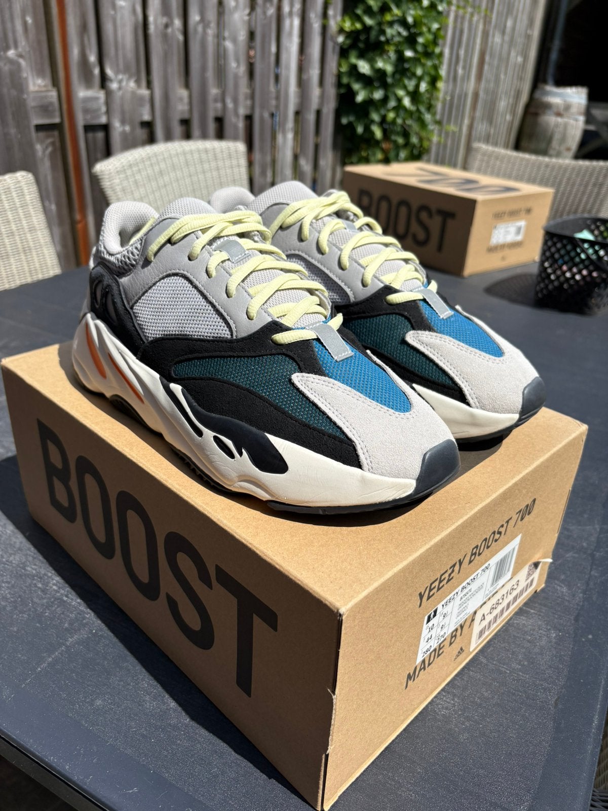 Yeezy Boost 700 V1 Wave Runner (Maat 44), Overige kleuren, Nieuw, Ophalen of Verzenden, Sneakers of Gympen