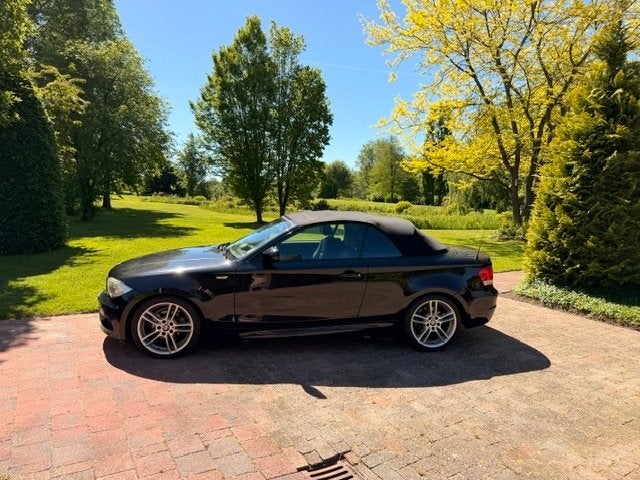 BMW 1-Serie 2.0 118I Cabrio 2011 Zwart - M-uitvoering, Auto's, BMW, Euro 5, 15 km/l, Zwart, Cabriolet
