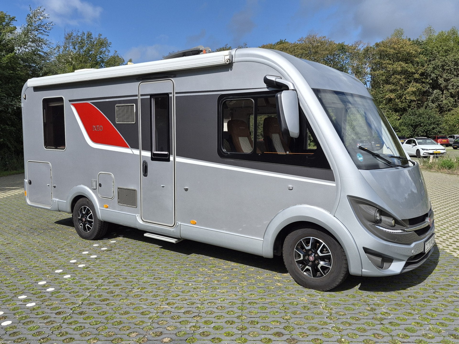 Bürstner Ixeo Automaat Integraal Queensbed 2x airco Automaa, Ringverwarming, 6 tot 7 meter, Bedrijf, Diesel