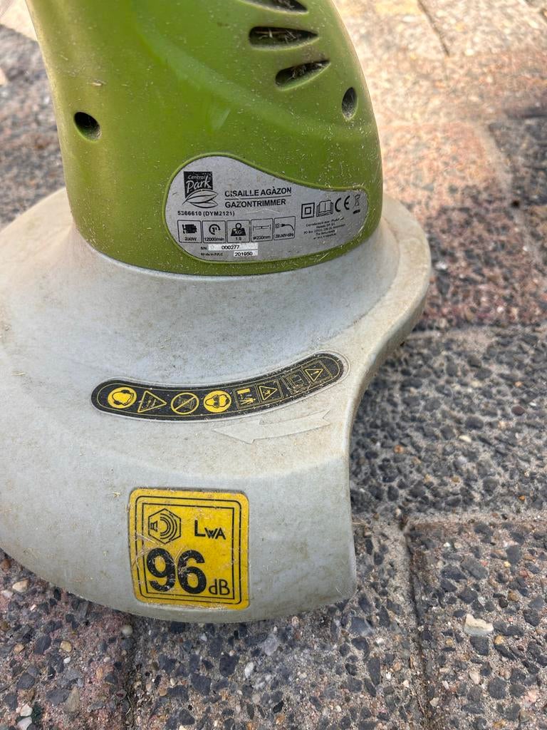 Central Park Gazontrimmer - Weinig gebruikt, werkt perfect, Tuin en Terras, Grastrimmers, Ophalen, Zo goed als nieuw, 30 tot 50 cm